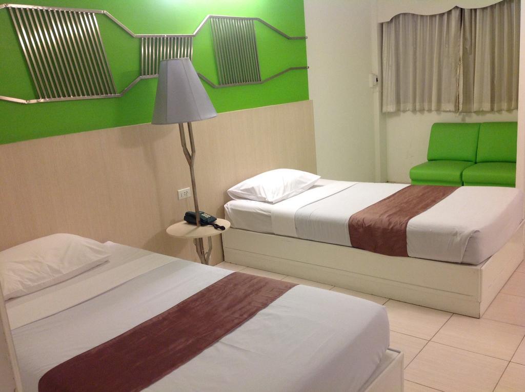 Highway Hotel Τσιάνγκ Μάι Εξωτερικό φωτογραφία