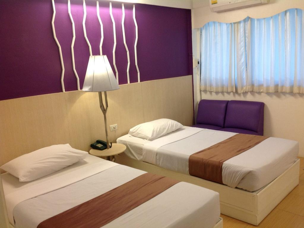 Highway Hotel Τσιάνγκ Μάι Δωμάτιο φωτογραφία