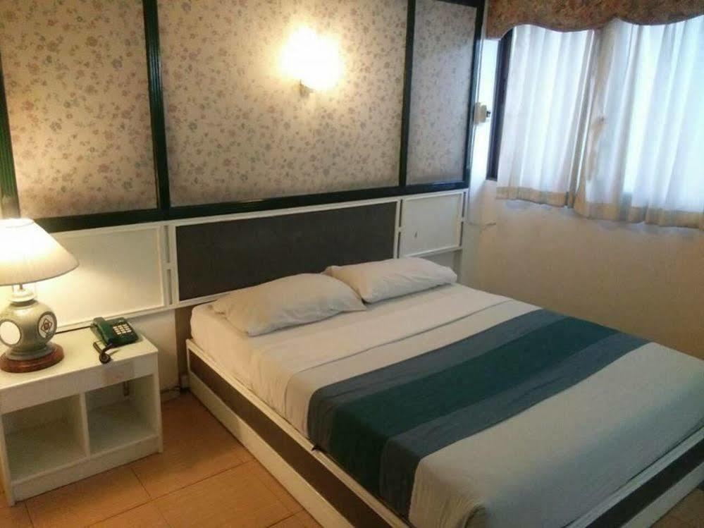 Highway Hotel Τσιάνγκ Μάι Εξωτερικό φωτογραφία